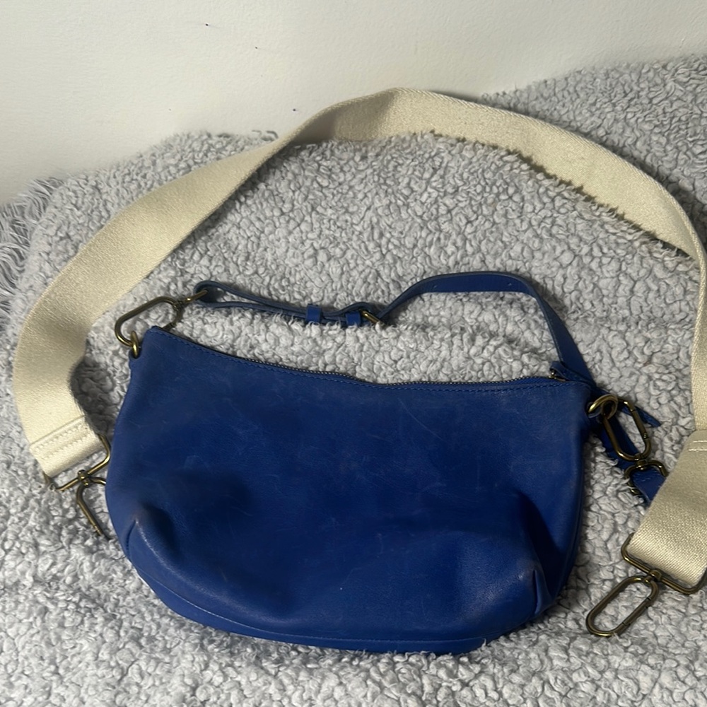 Madewell blue leather carabiner shoulder bag.